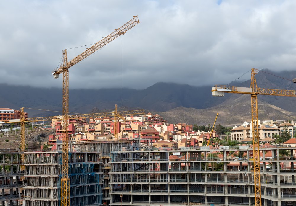 construction-with-construction-cranes-PENAT45